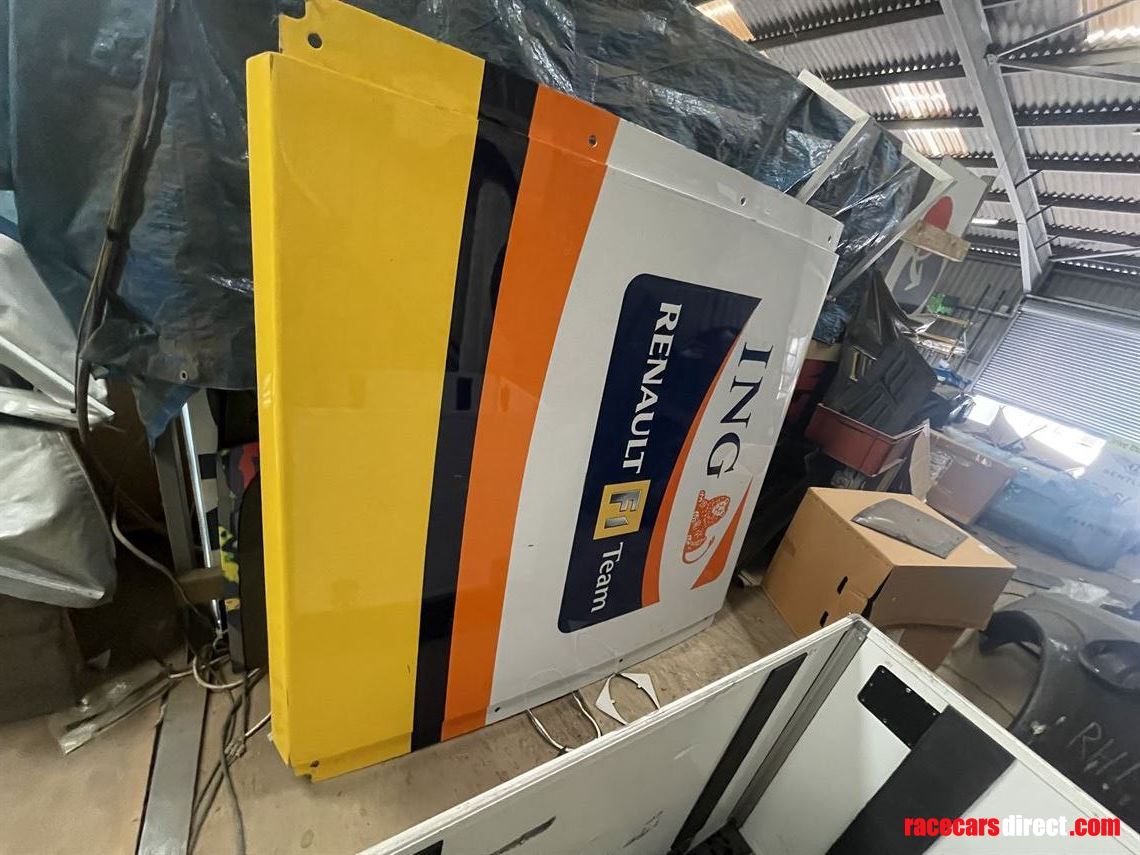 renault-f1-pit-perch-top