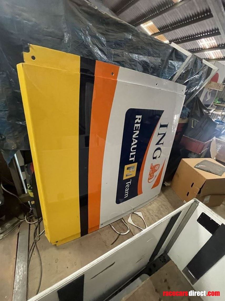 renault-f1-pit-perch-top