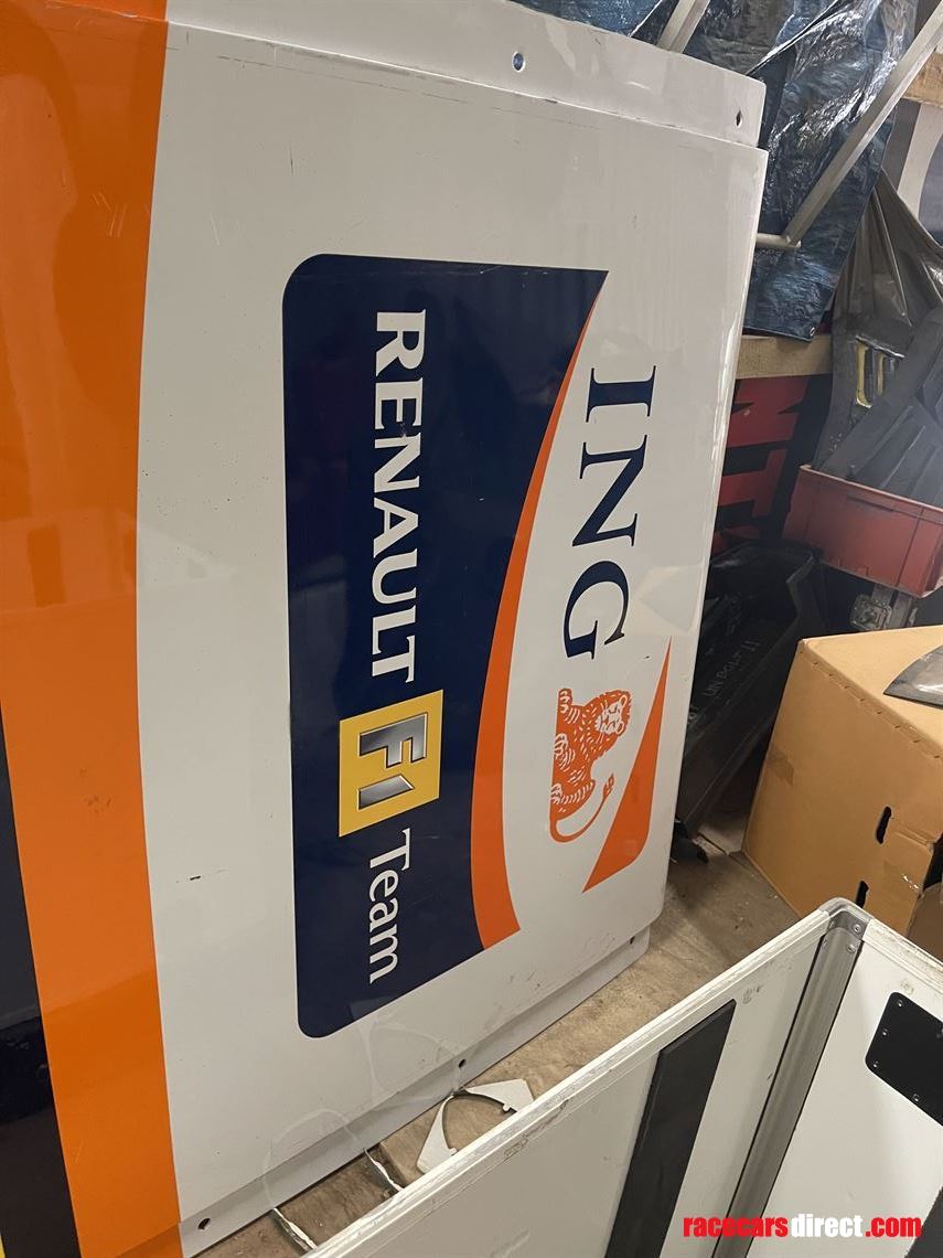 renault-f1-pit-perch-top