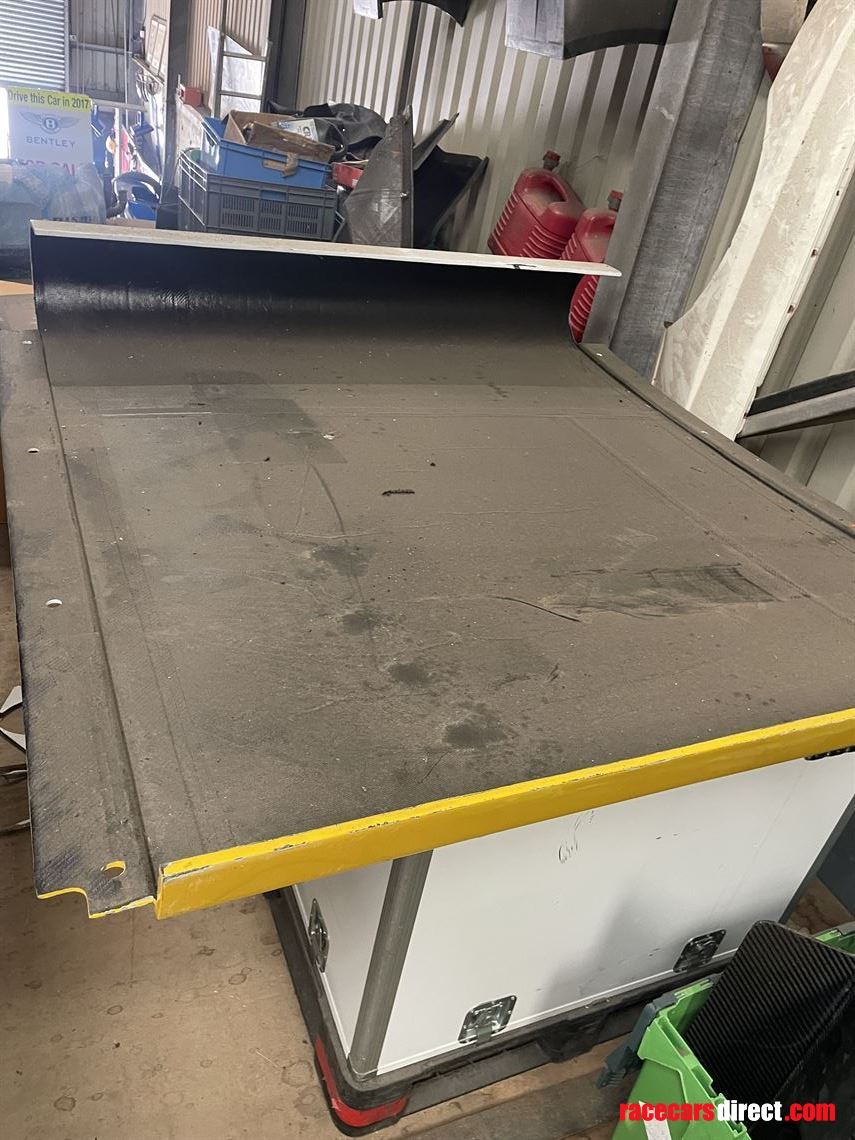 renault-f1-pit-perch-top