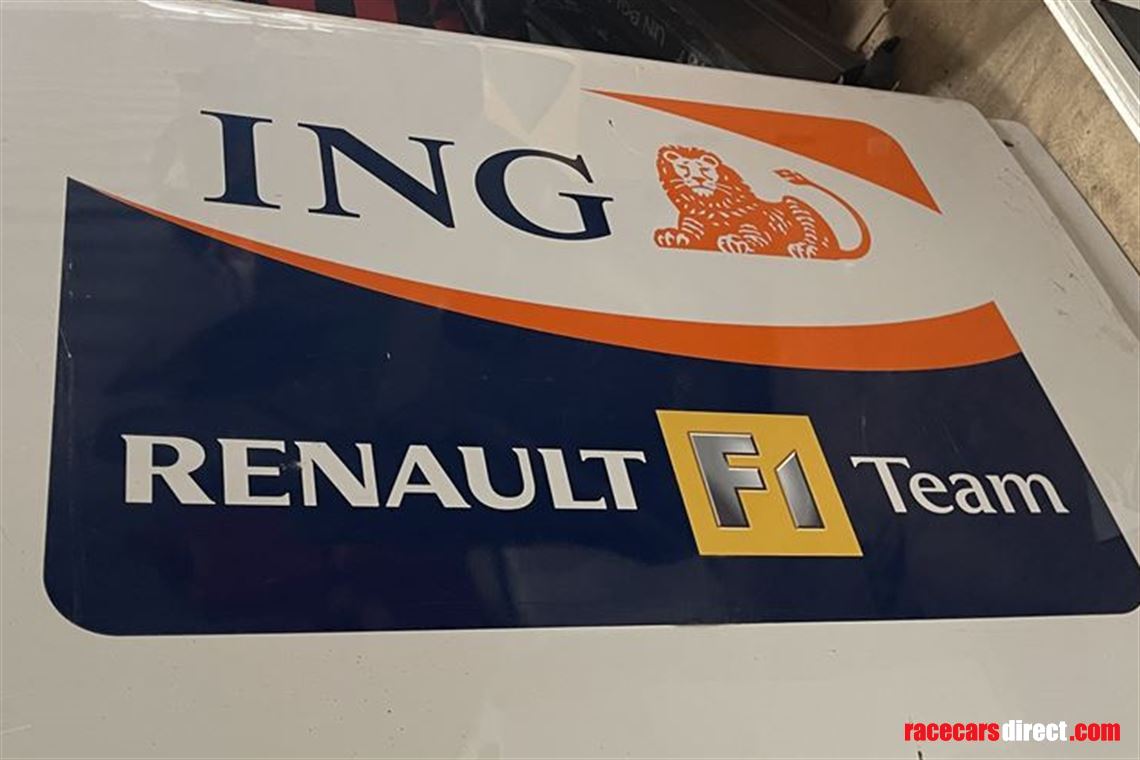 renault-f1-pit-perch-top