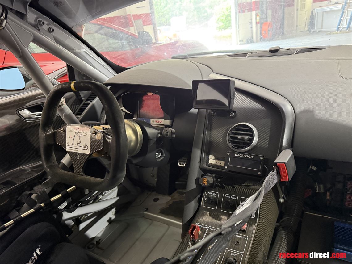 2011-audi-r8-lms-gt3