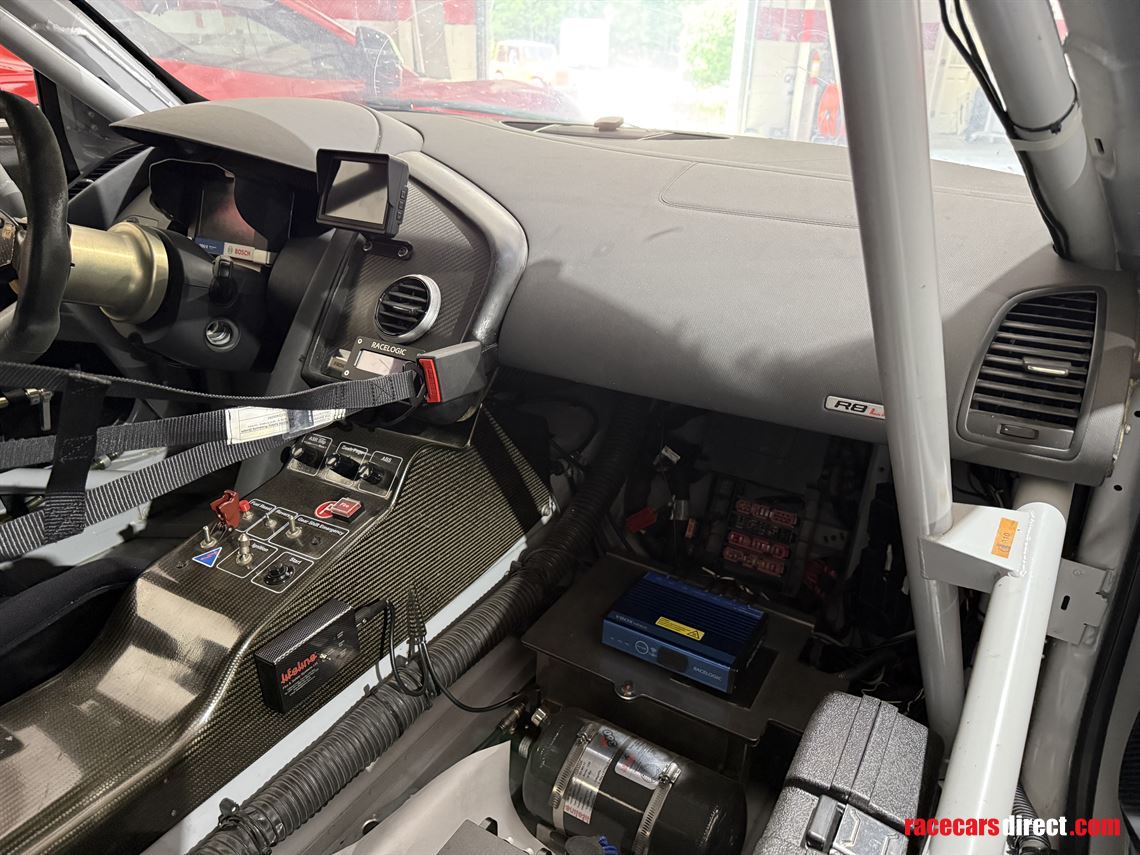 2011-audi-r8-lms-gt3