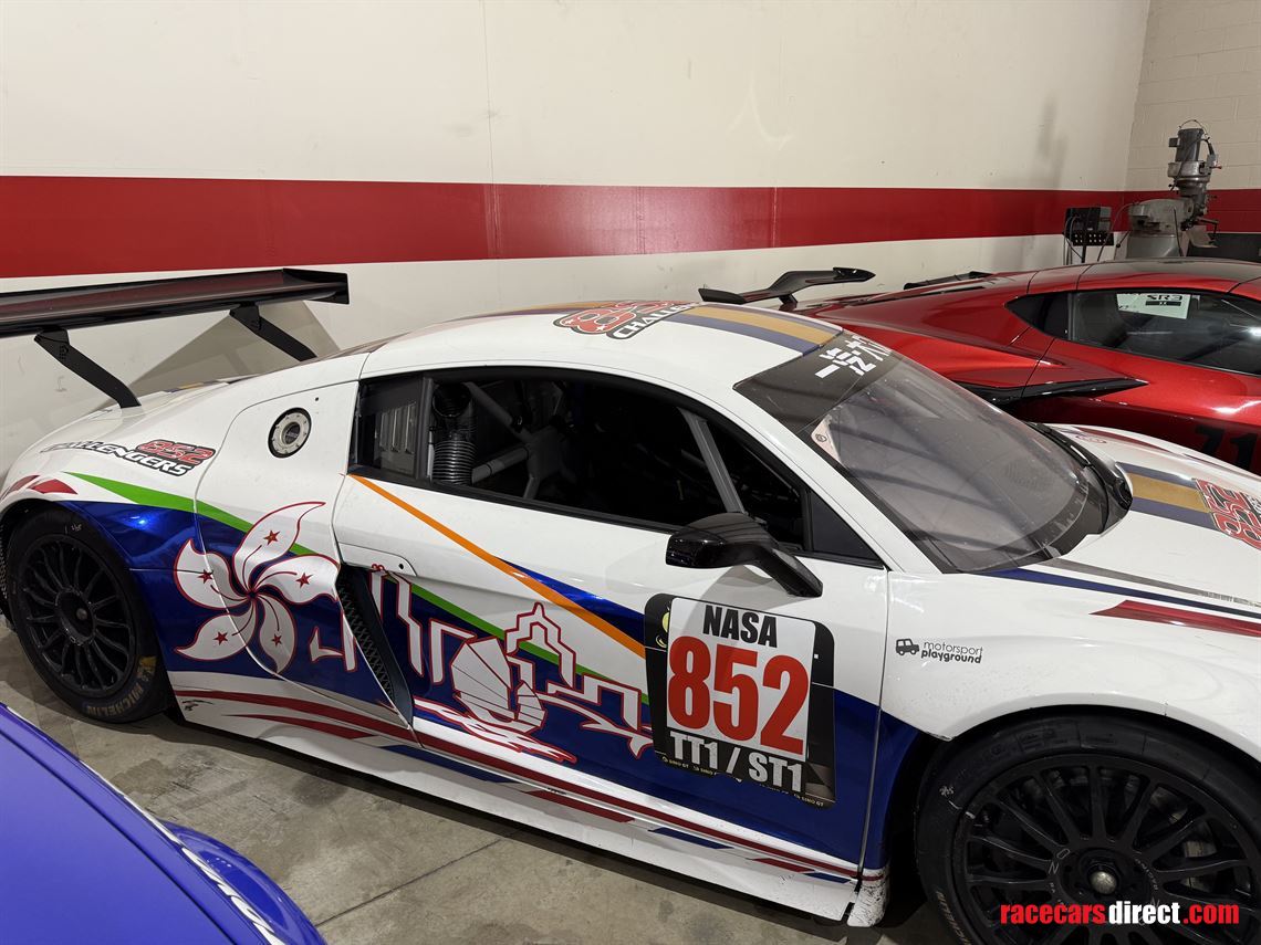 2011-audi-r8-lms-gt3