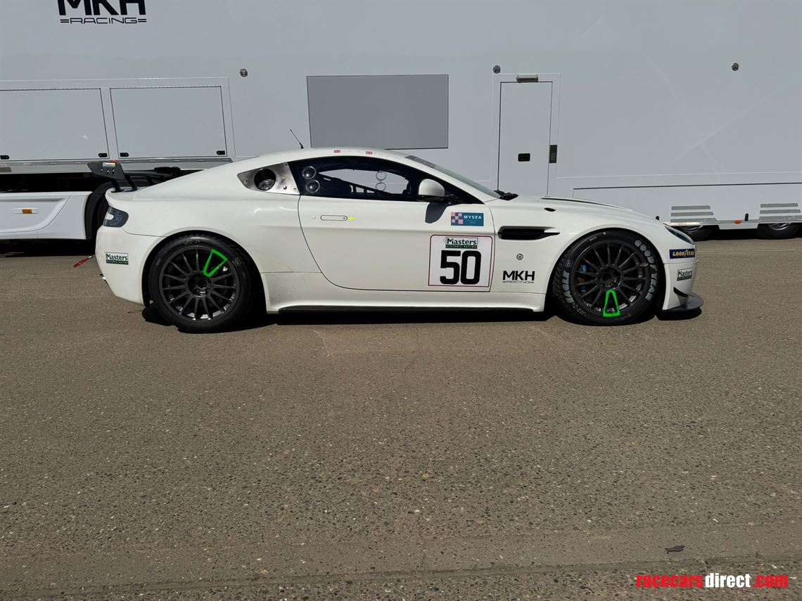 2016-aston-martin-vantage-gt4---r15-106