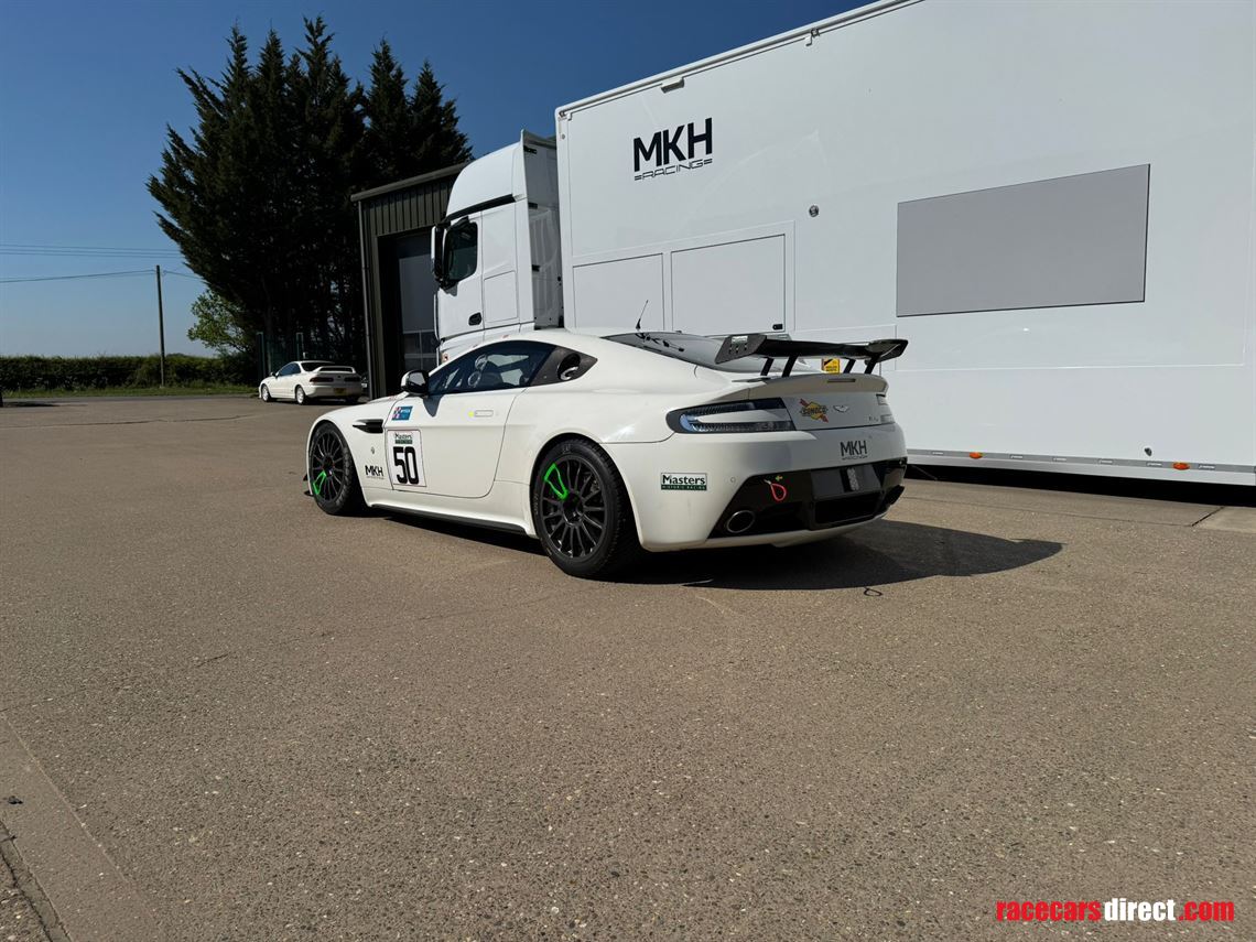 2016-aston-martin-vantage-gt4---r15-106