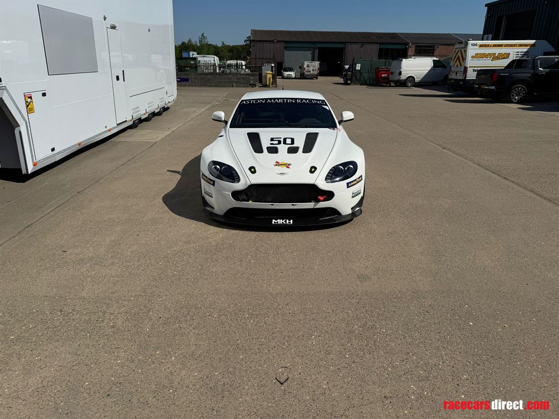 2016-aston-martin-vantage-gt4---r15-106