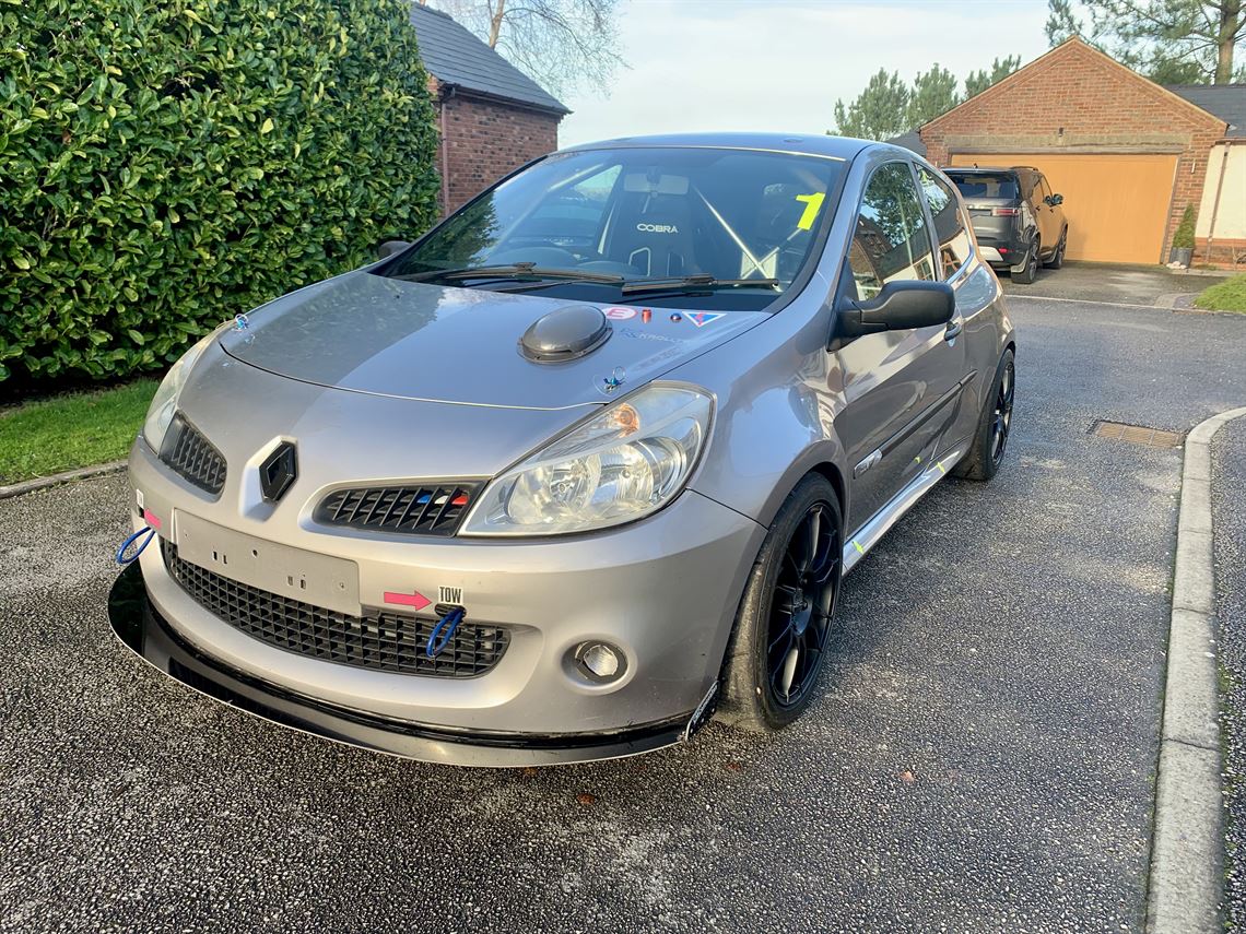clio-197-cup-car-race-ready