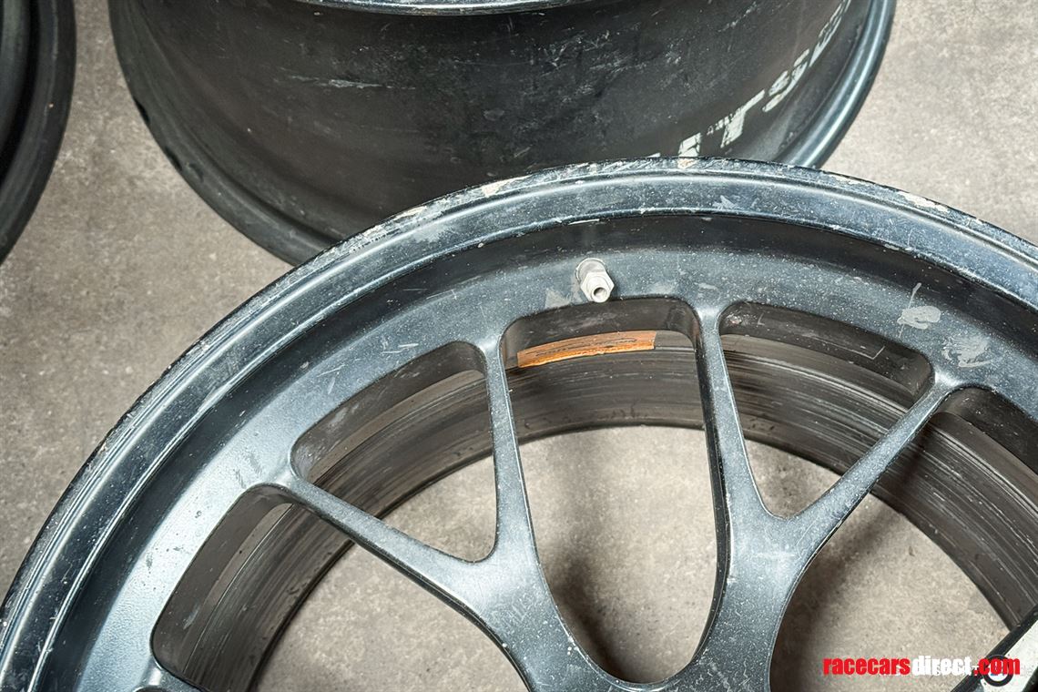 bmw-z4-gt3-wheels-used