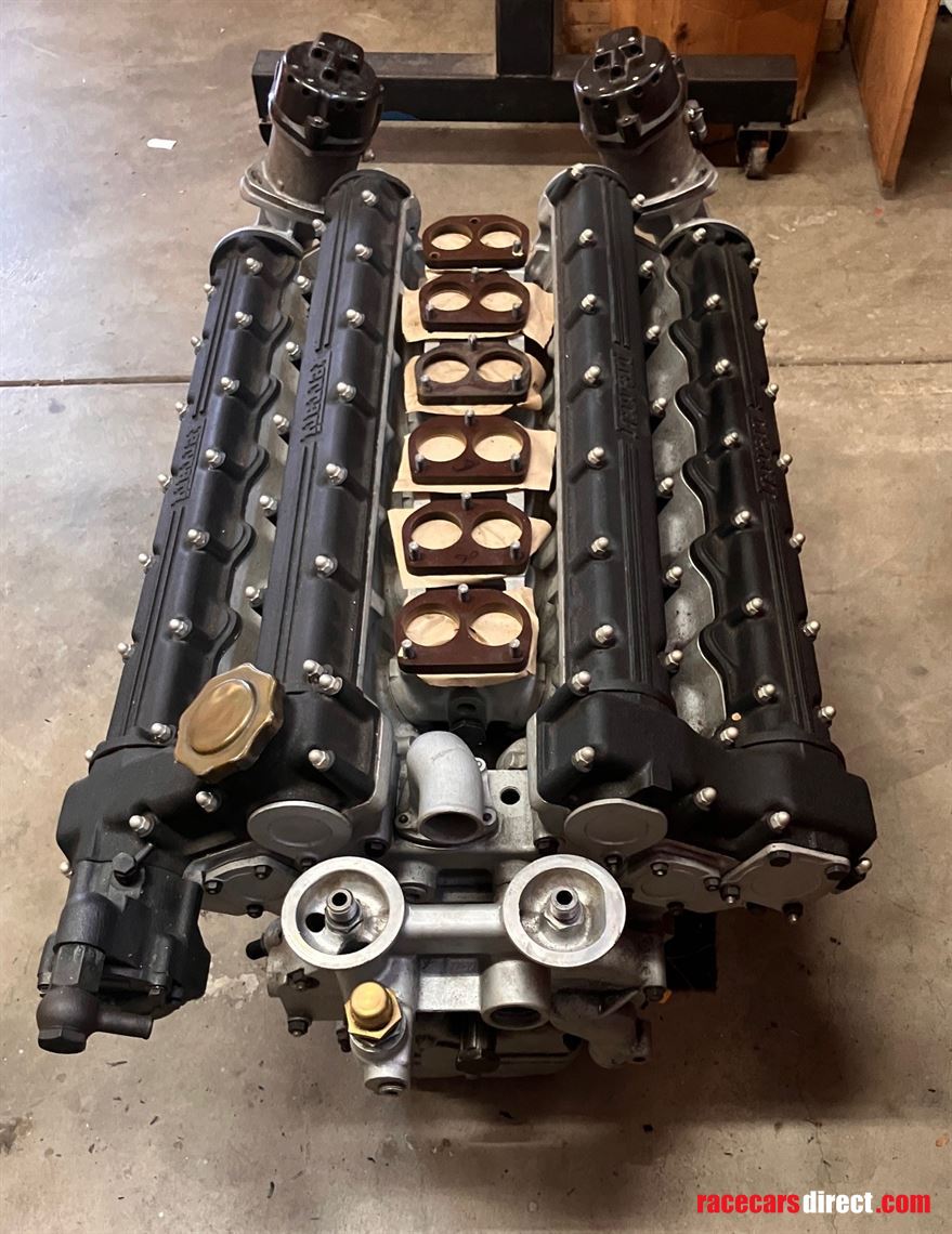 ferrari-365-gtb4-daytona-engine