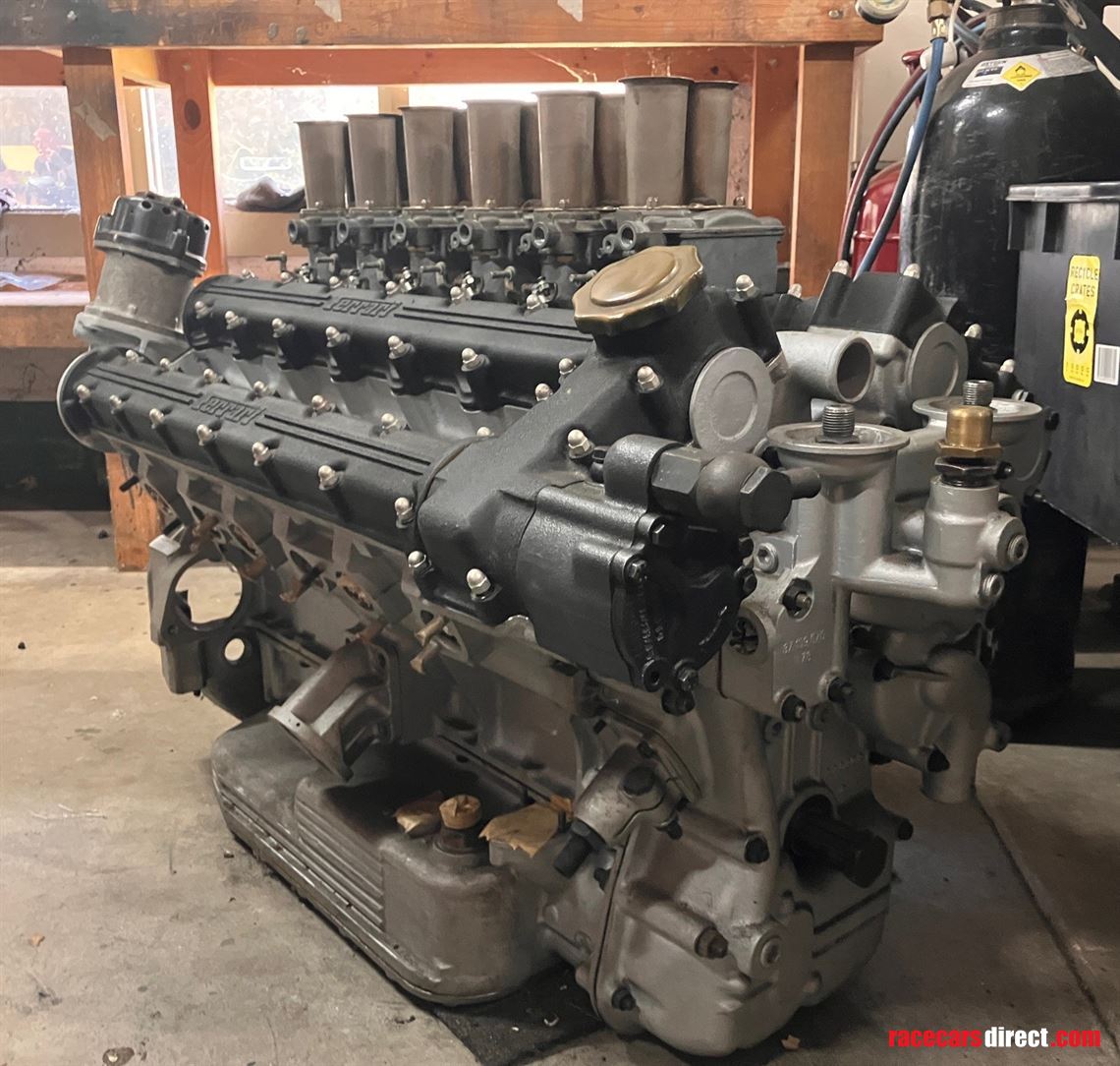 ferrari-365-gtb4-daytona-engine