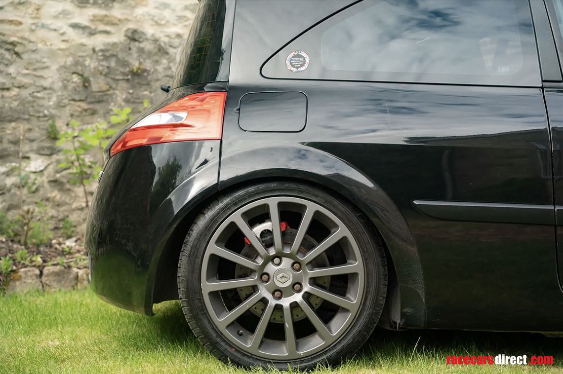 2007-renault-megane-rs-230-renault-f1-team-r2