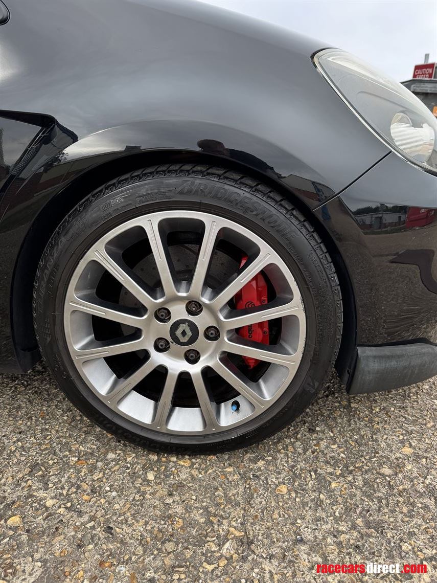 renault-clio-197-road-legal-track-car