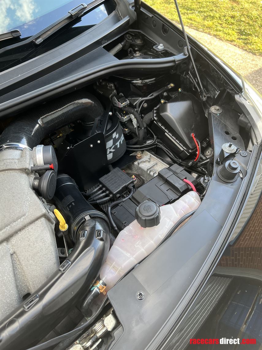 renault-clio-197-road-legal-track-car