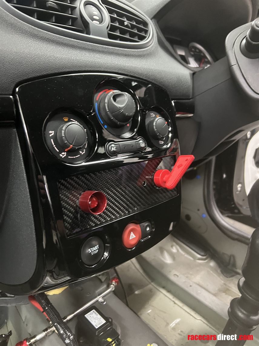 renault-clio-197-road-legal-track-car