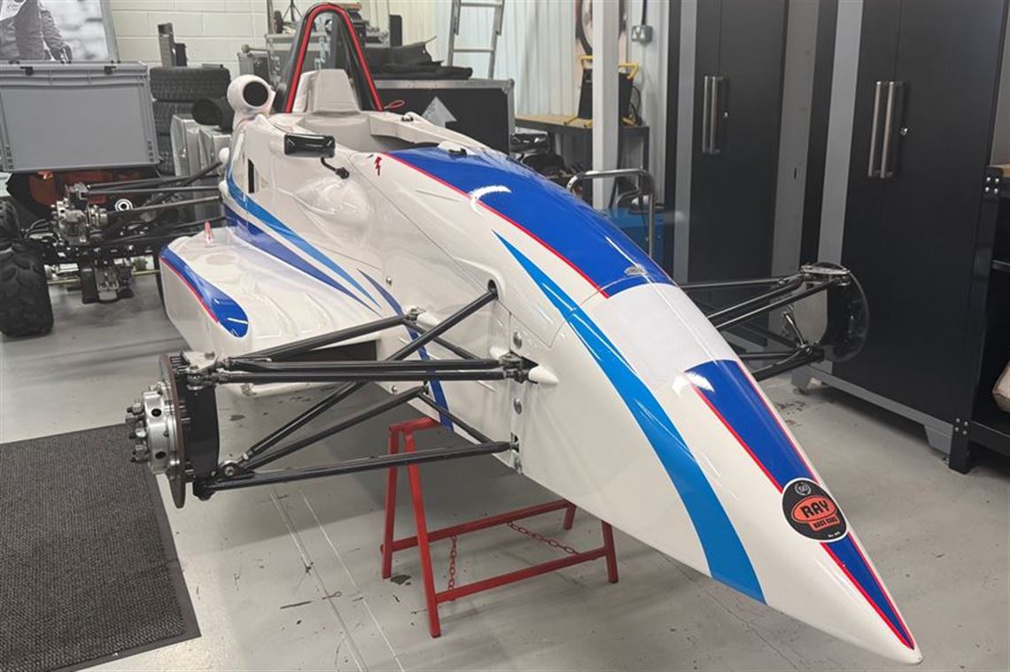 ray-gr22-formula-ford