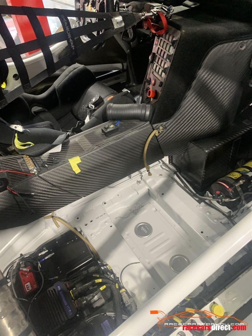 porsche-9912-gt3r-w-many-spares