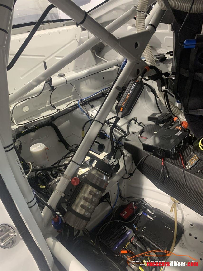 porsche-9912-gt3r-w-many-spares