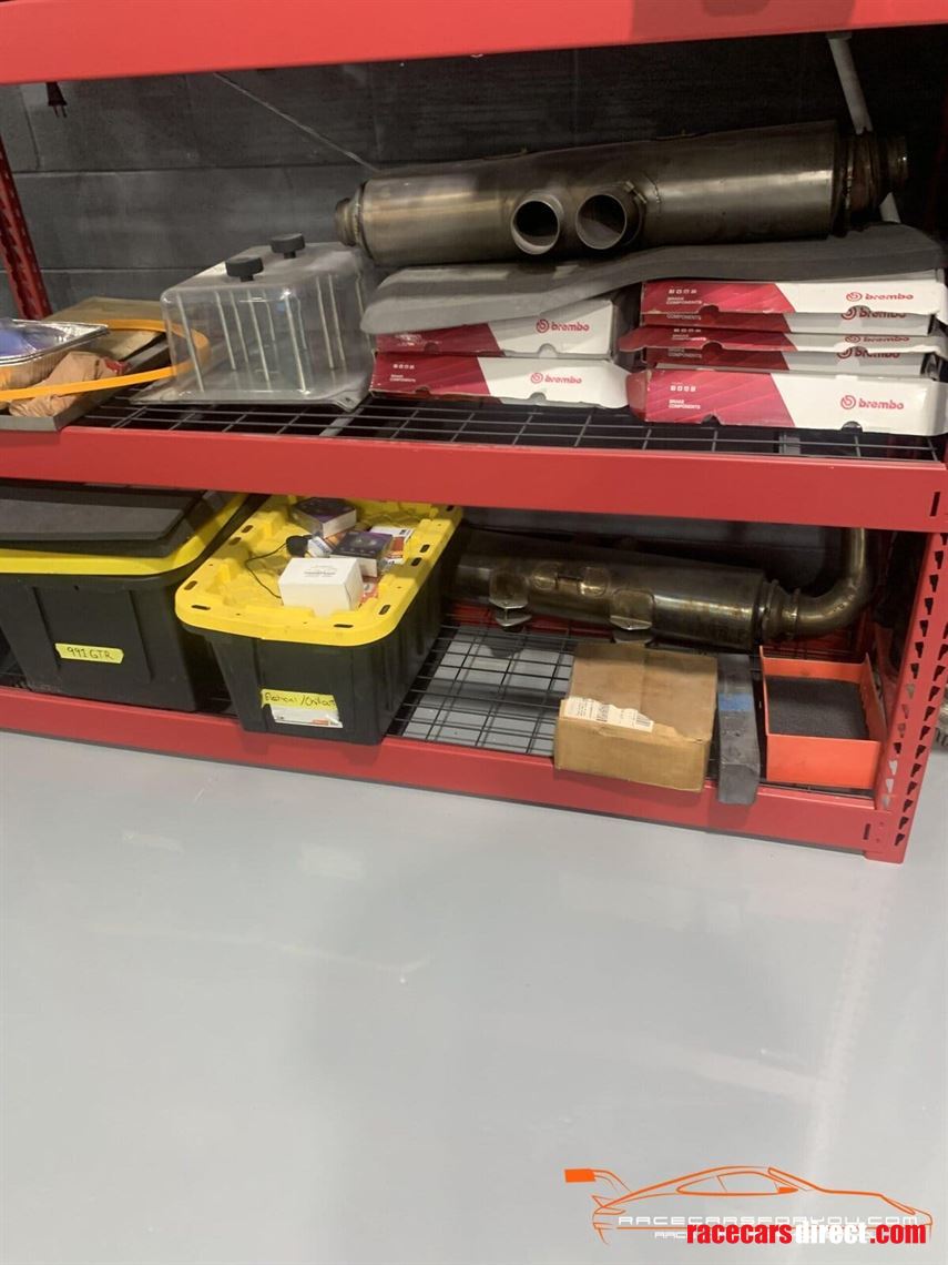 porsche-9912-gt3r-w-many-spares