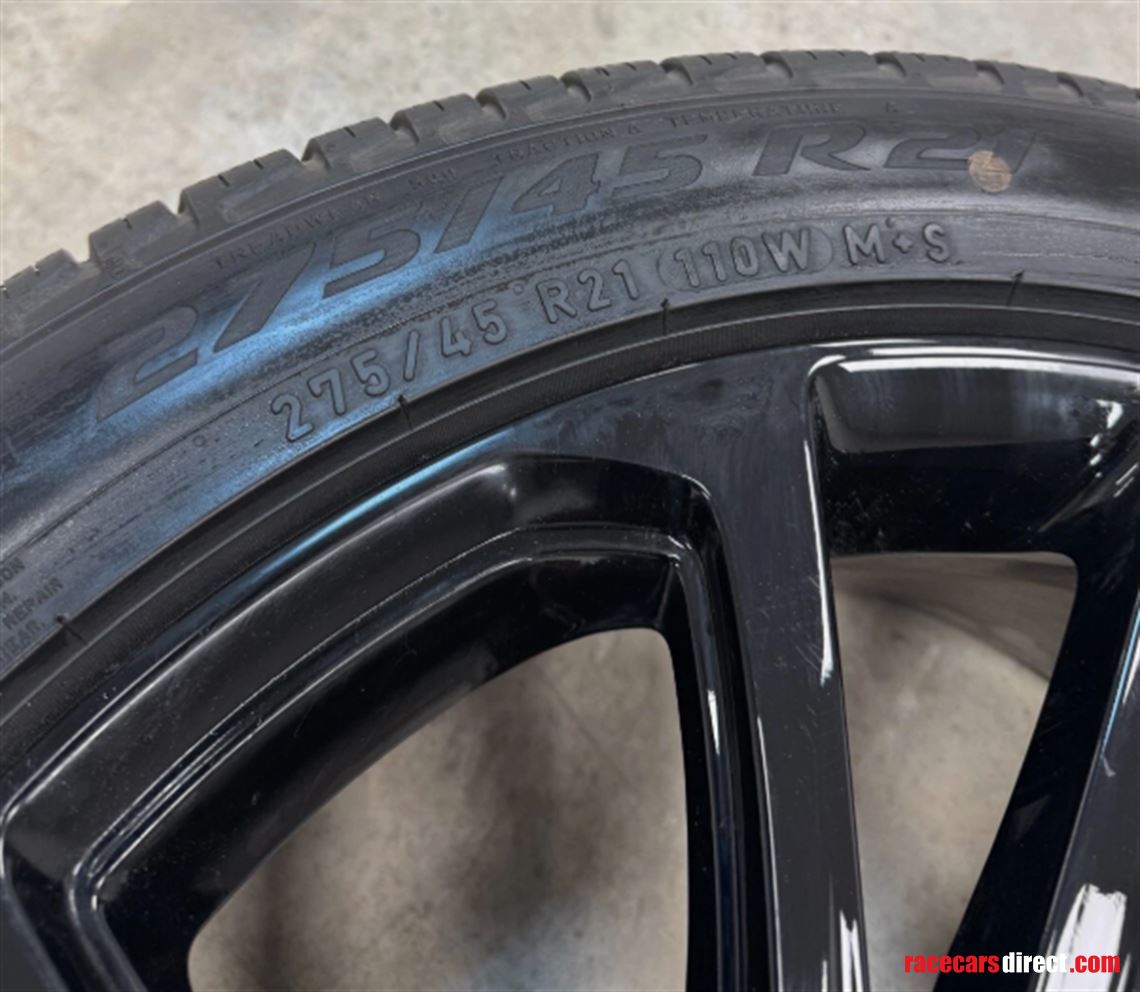 2024-21-range-rover-sport-wheels-pirelli-tyre