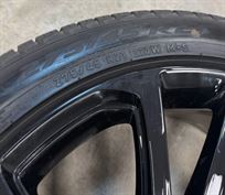 2024-21-range-rover-sport-wheels-pirelli-tyre