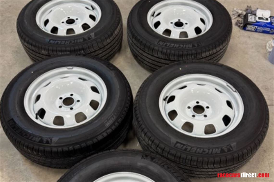 land-rover-defender-white-wheels-set-of-5