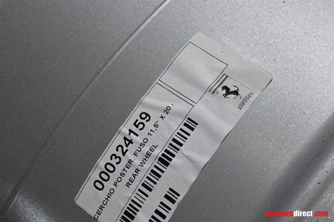 new-ferrari-812-gtssuperfast-oem-silver-wheel