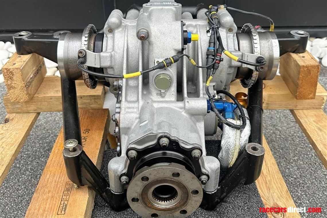 x-trac-bmw-z4-gt3-differential-subframe