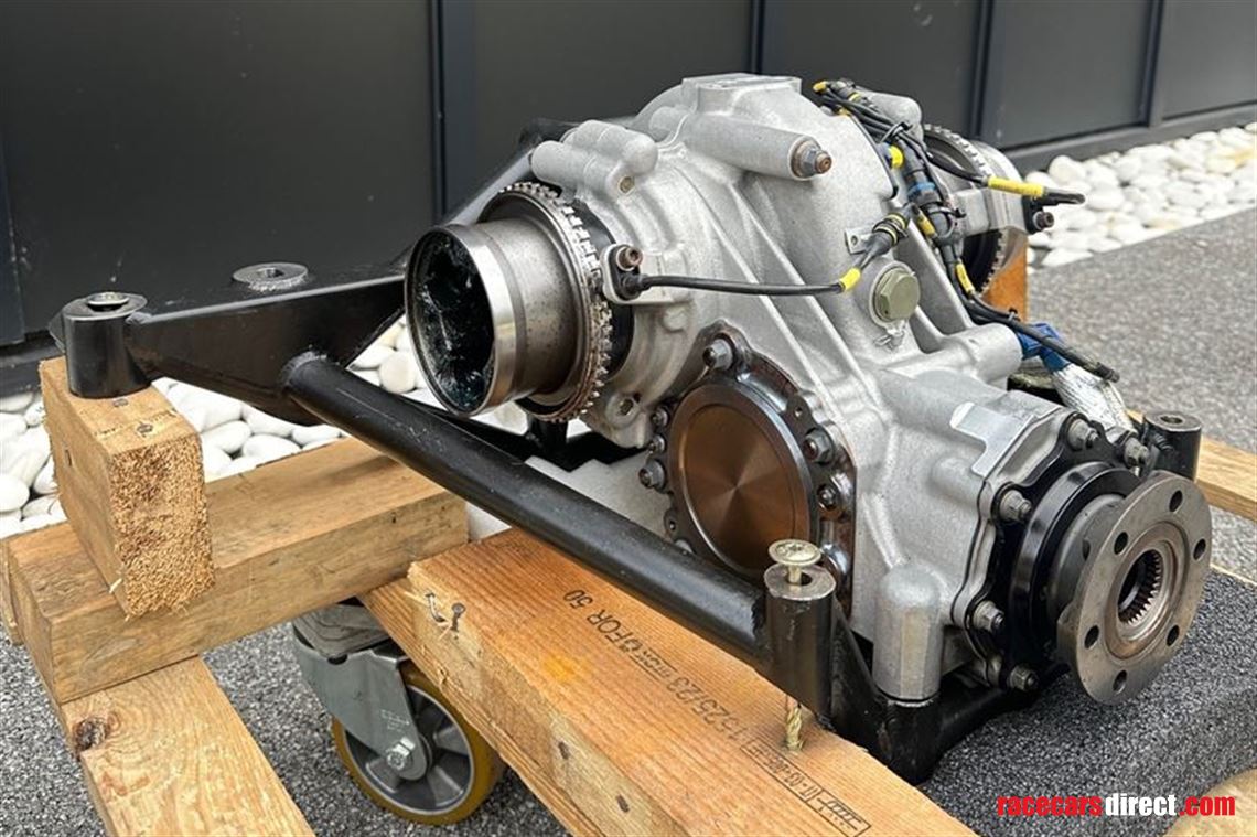 x-trac-bmw-z4-gt3-differential-subframe