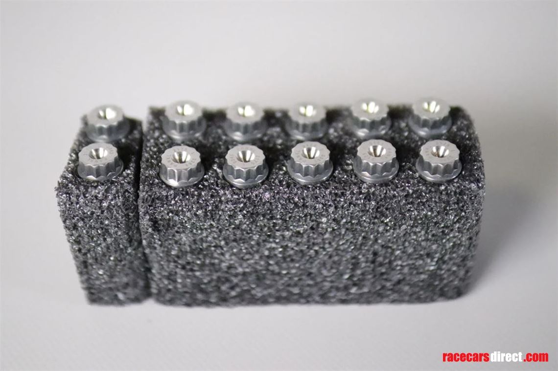 porsche-9971-gt3r-conrod-bolts