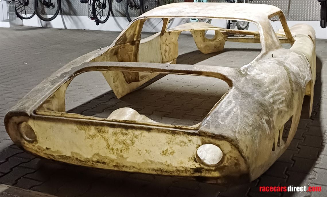 bizzarrini-gt-5300-car-body-from-the-60s