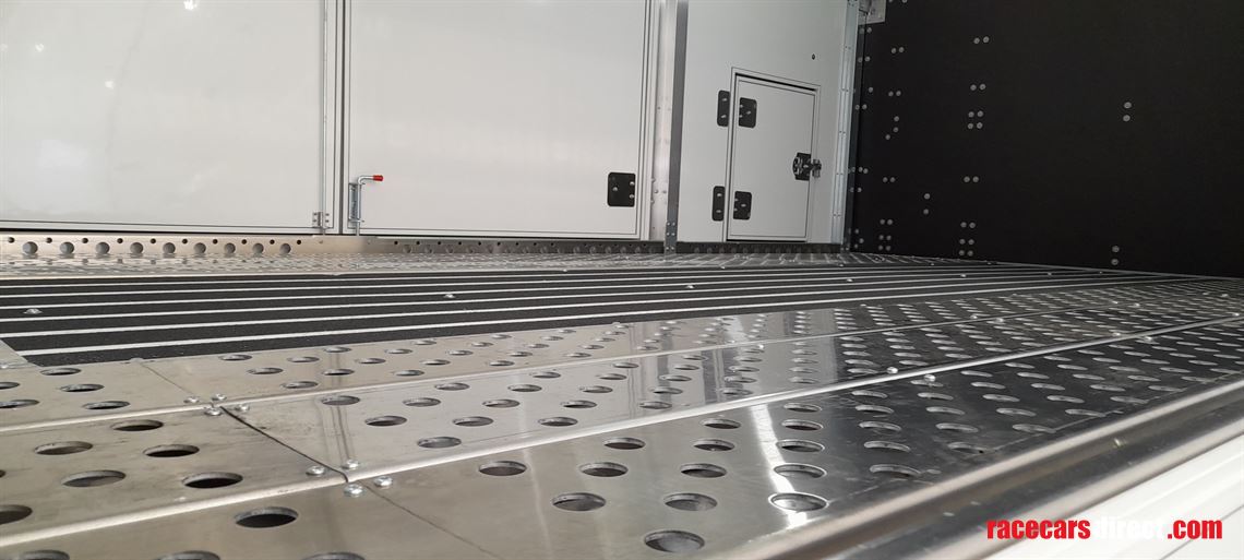 woodford-galaxy-covered-car-transporter-trail