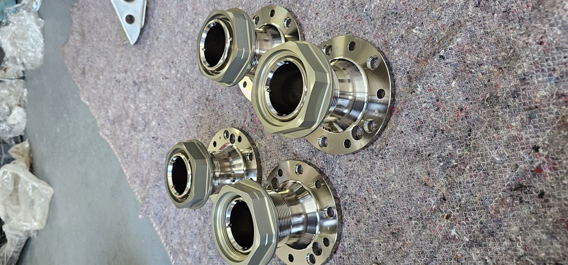 genuine-bmw-motorsport-centerlock