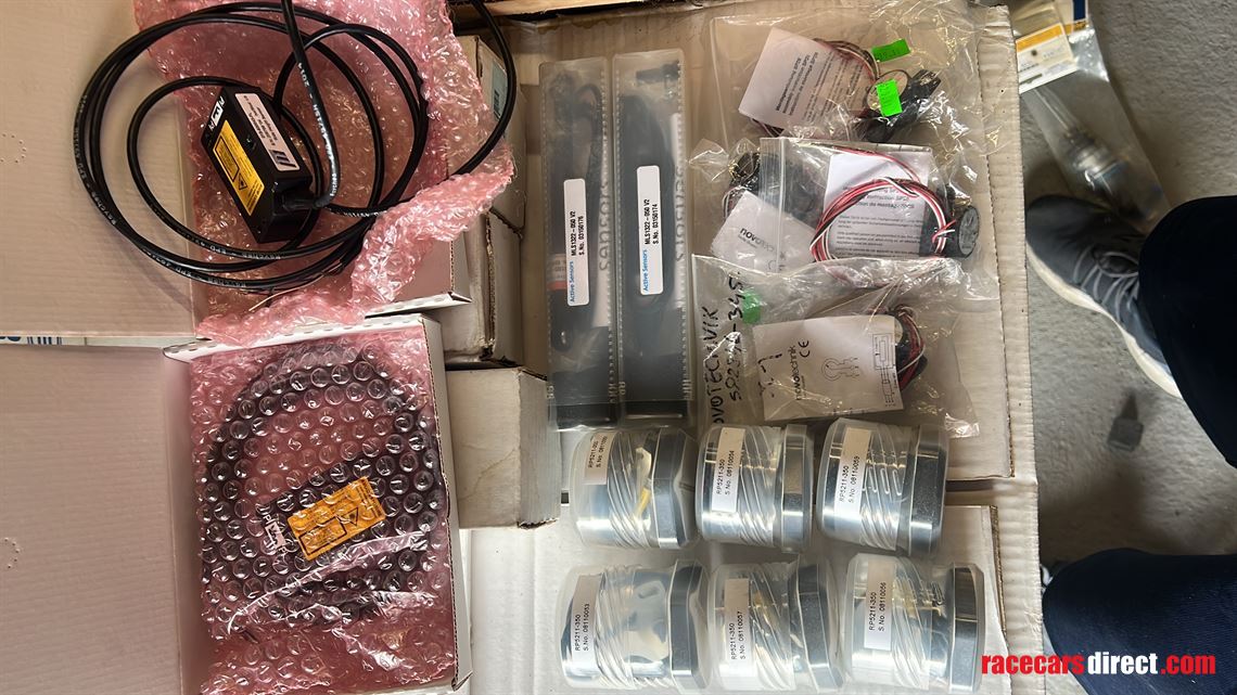 race-car-parts-equipment-lmp2-wheels-etc