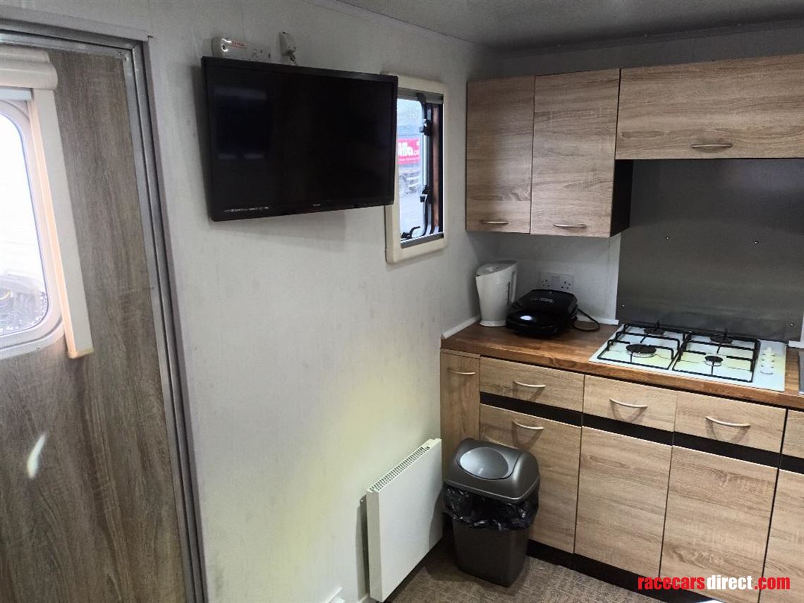 mercedes-1823-car-transporter