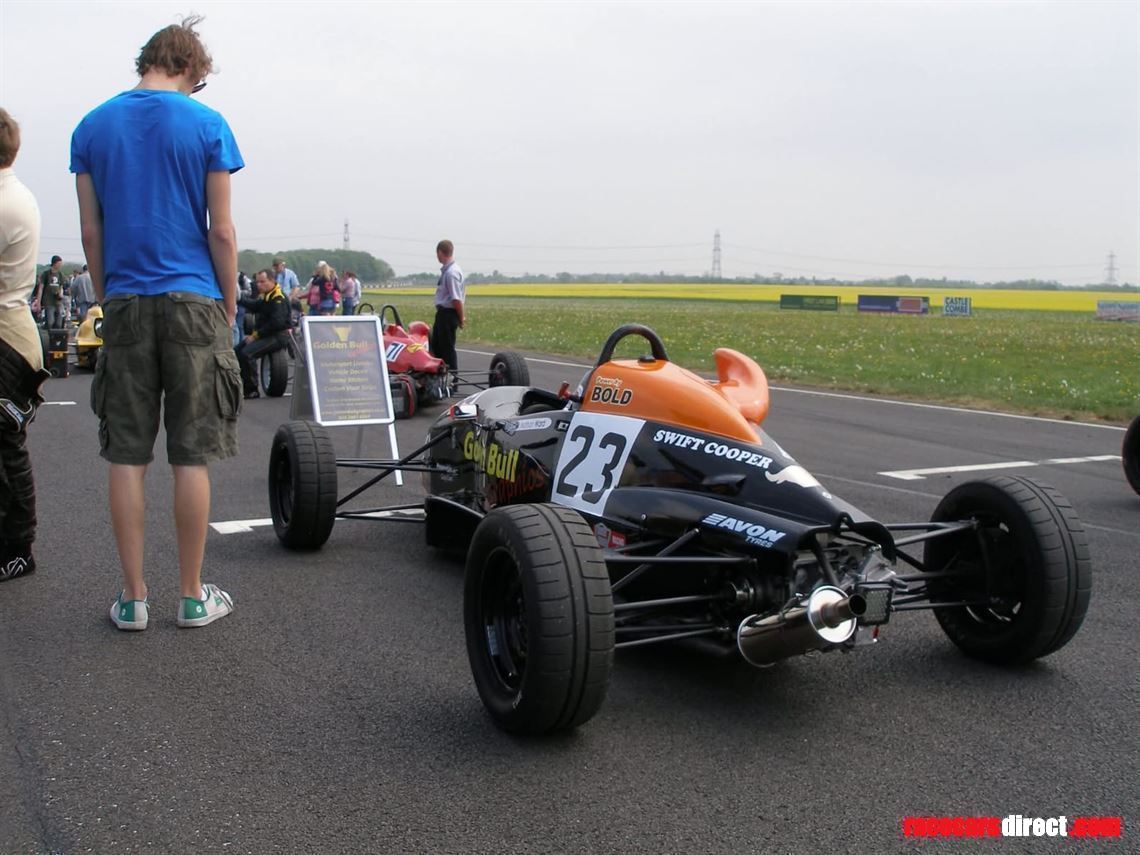 swift-sc95-ff1600---with-engine-or-rolling-ch