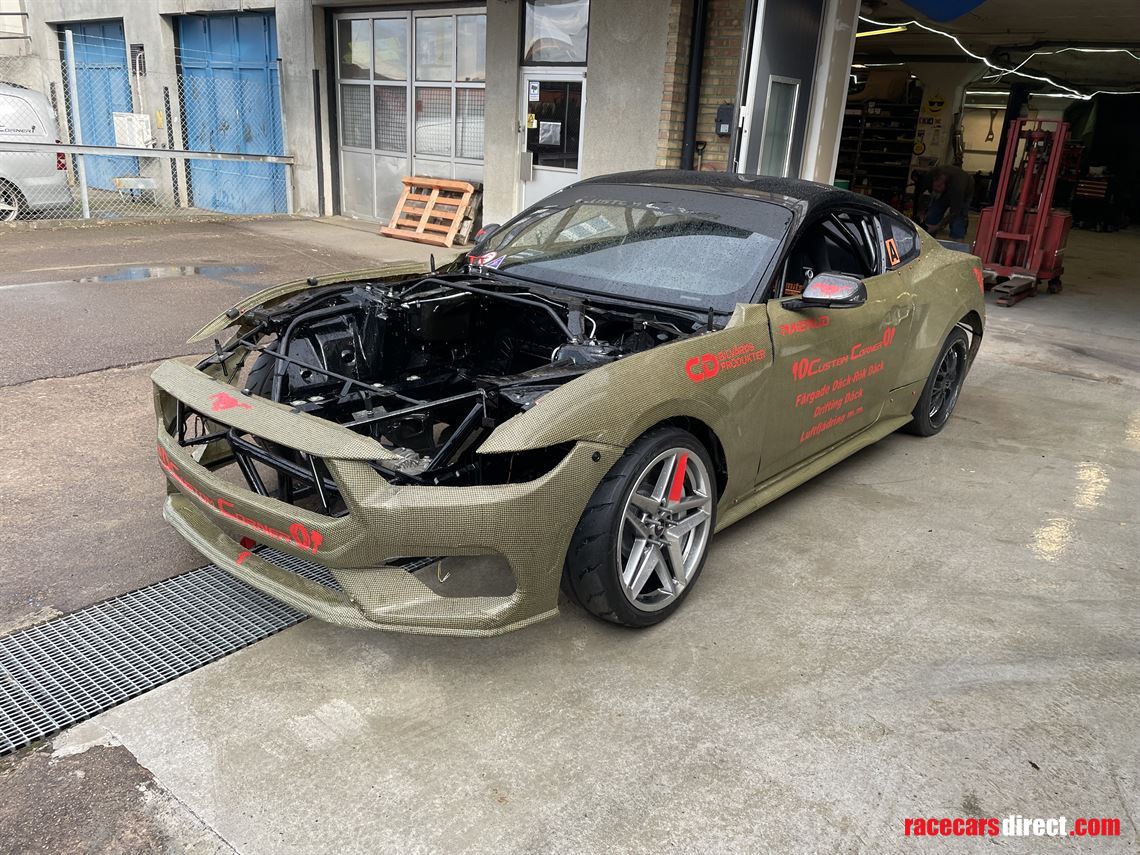 ford-mustang-2024-full-carbon-kevlar