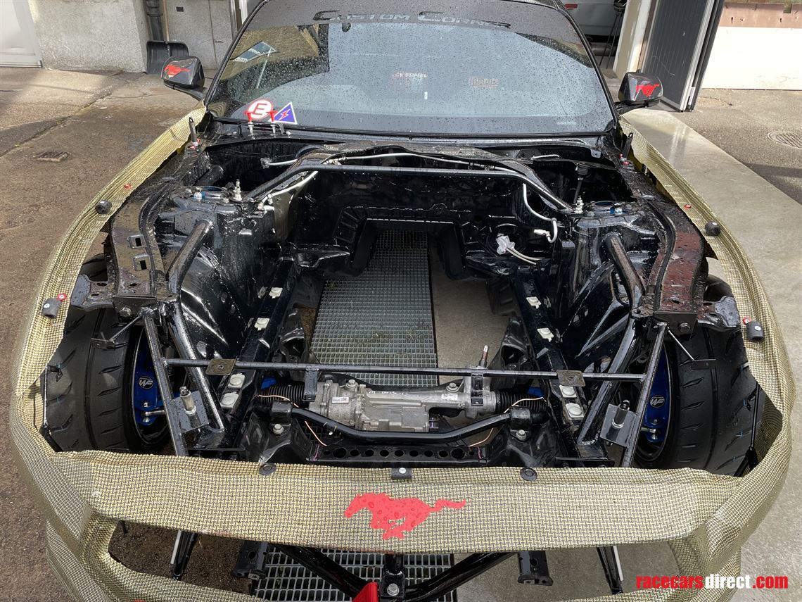 ford-mustang-2024-full-carbon-kevlar