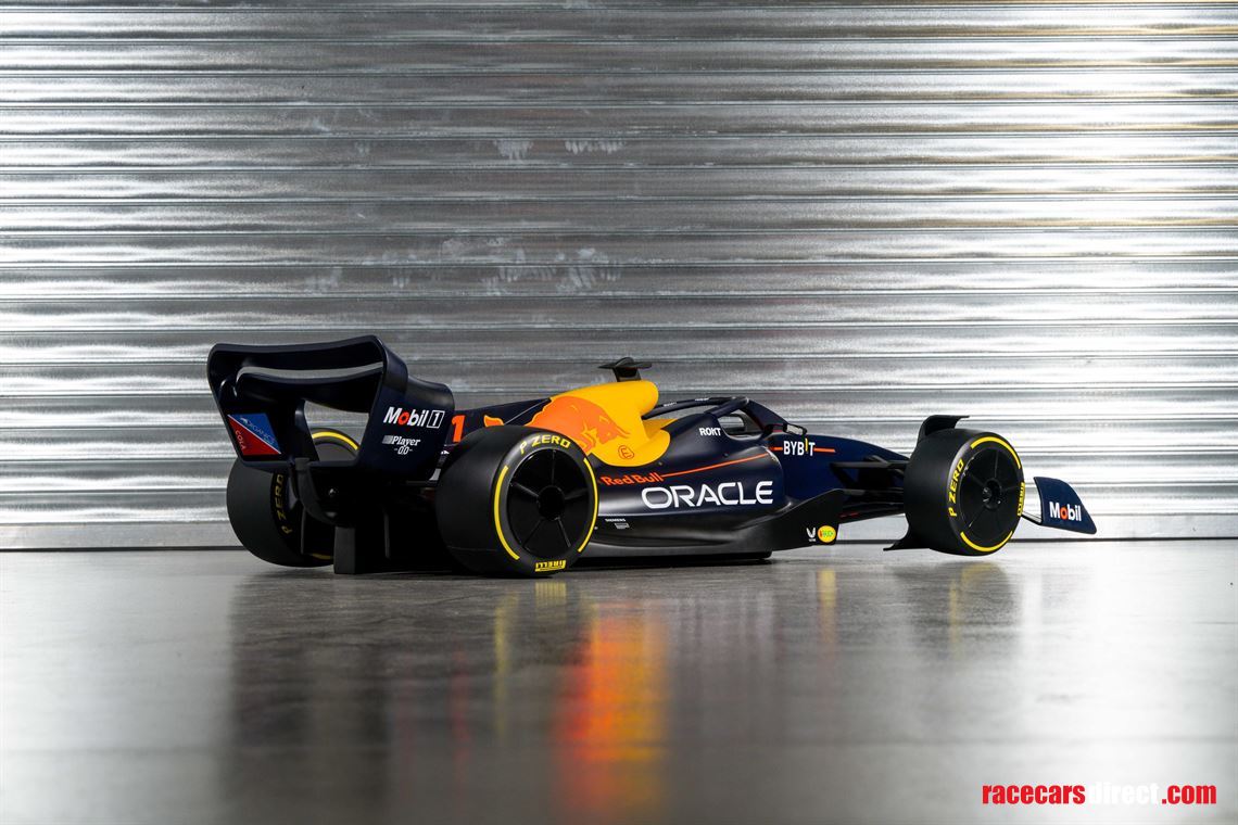 red-bull-rb18-display-model-verstappen-half-s