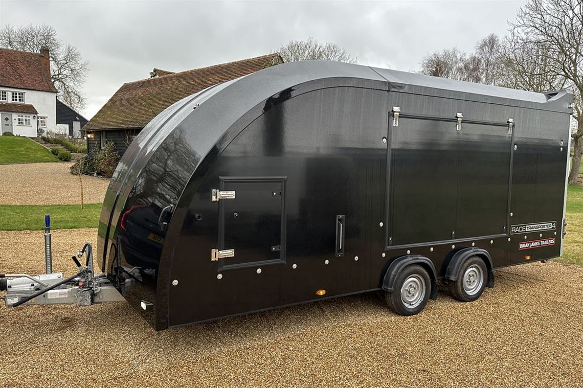 brian-james-race-transporter-4---black