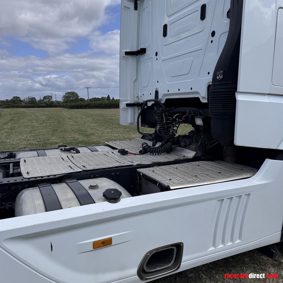 merecedes-giga-space-on-ali-wheels-and-super