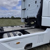 merecedes-giga-space-on-ali-wheels-and-super