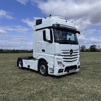 merecedes-giga-space-on-ali-wheels-and-super