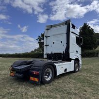 merecedes-giga-space-on-ali-wheels-and-super