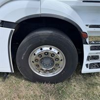 merecedes-giga-space-on-ali-wheels-and-super