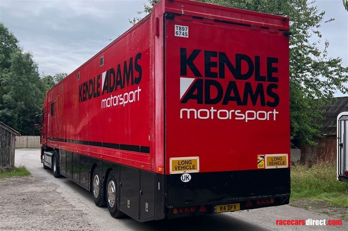 race-trailer-4-5-cars-with-hospitality-and-st