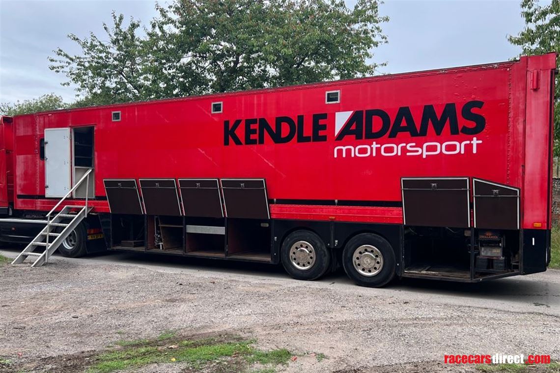 race-trailer-4-5-cars-with-hospitality-and-st