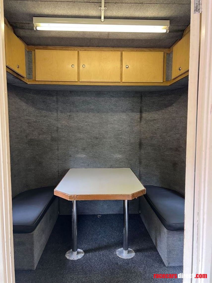 race-trailer-4-5-cars-with-hospitality-and-st