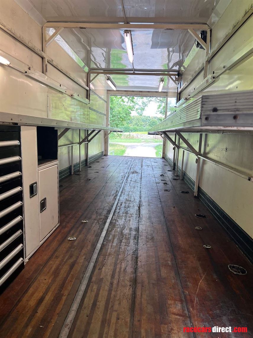 race-trailer-4-5-cars-with-hospitality-and-st