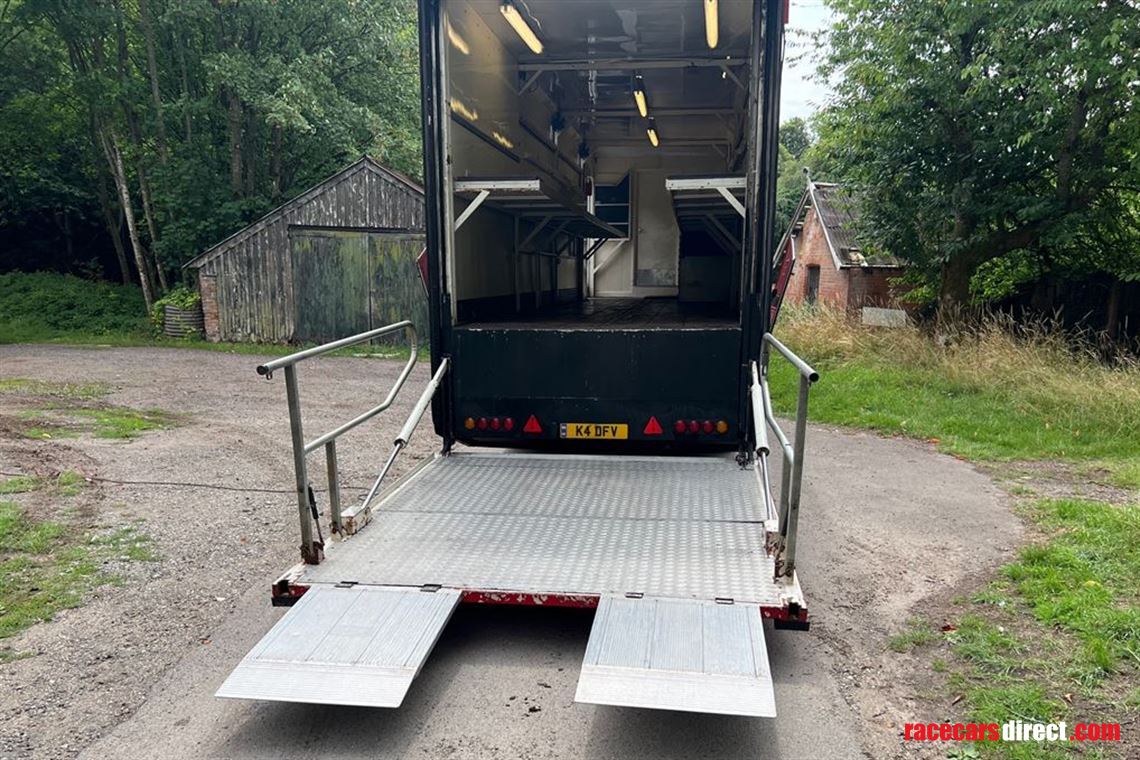 race-trailer-4-5-cars-with-hospitality-and-st